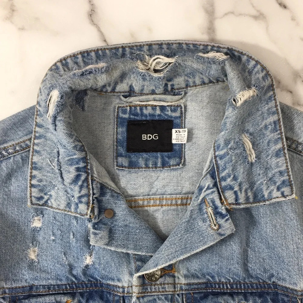 BDG Jean Jacket Womens XS Button Front Light Wash Cotton Distressed Denim - Picture 11 of 11